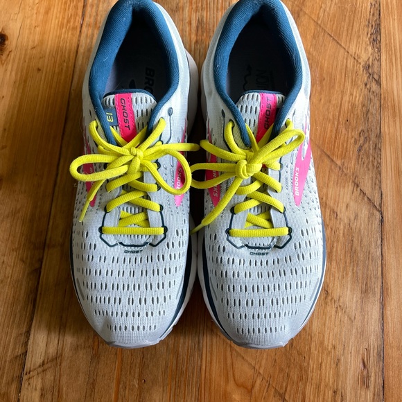 Women’s Brooks Ghost Size 9 - Picture 2 of 3